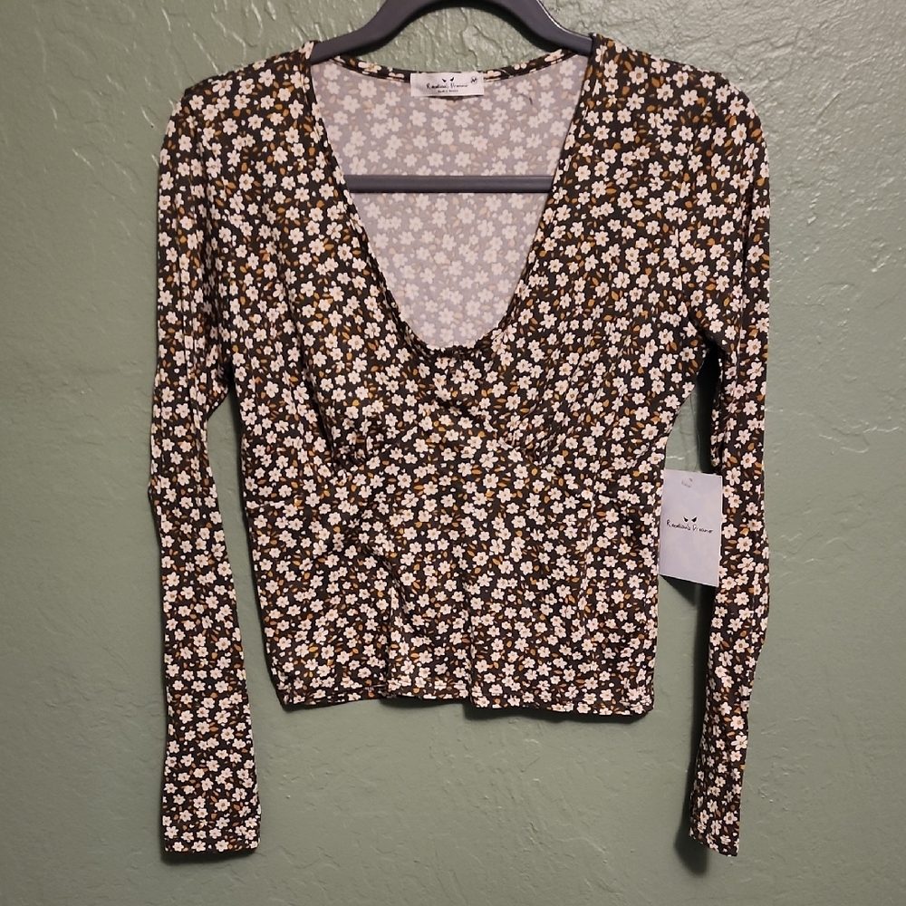 Chic Floral V-Neck Blouse in Black and White